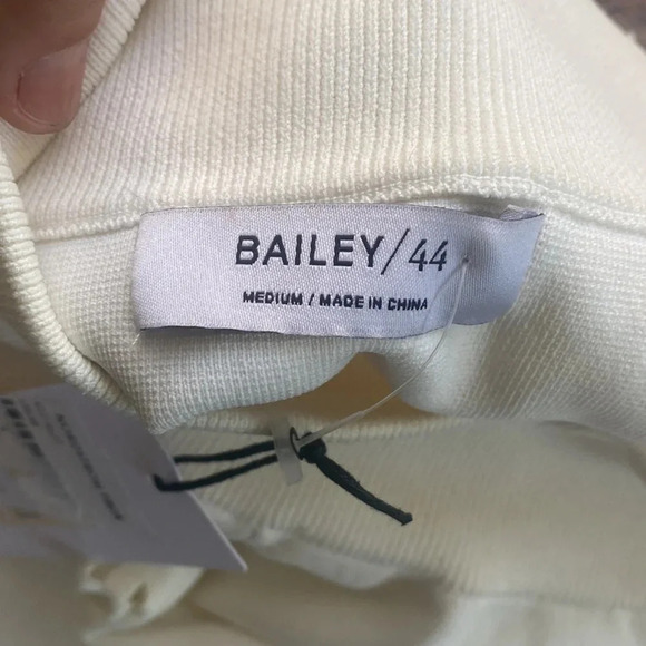 Bailey 44 stern sweater skirt in cream medium NWT - Picture 7 of 12
